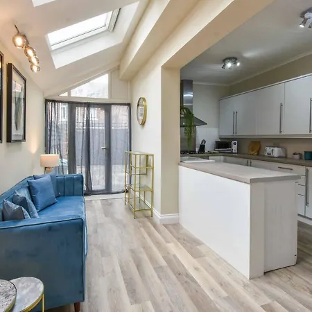 Holly House 3 Bedroom House 度假居