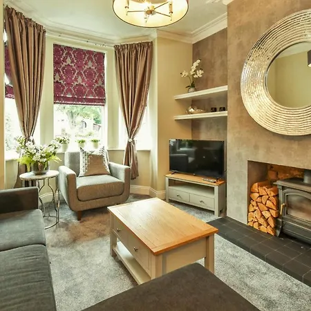 Holly House 3 Bedroom House יורק