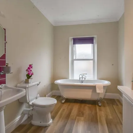 בית נופש Holly House 3 Bedroom House *
