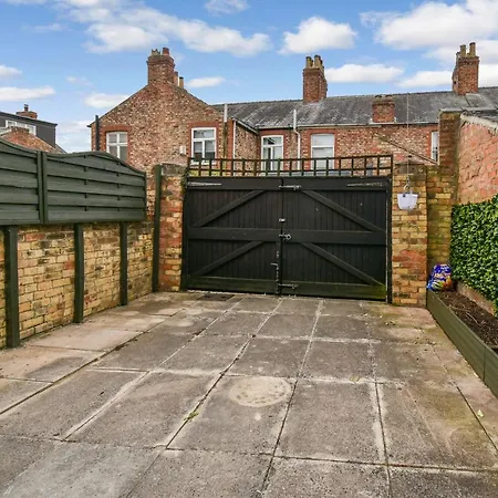 Holly House 3 Bedroom House York