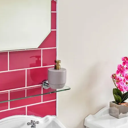 בית נופש Holly House 3 Bedroom House *